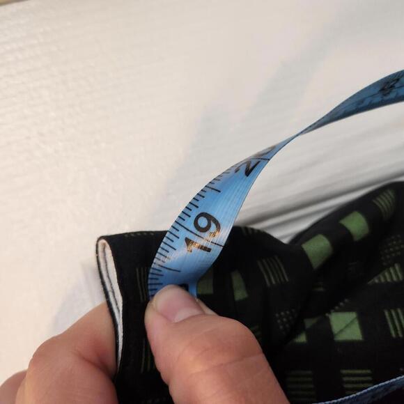 Wilson Men's Casual Shorts with Green and Black Checkered Pattern size 36 - Picture 2 of 9